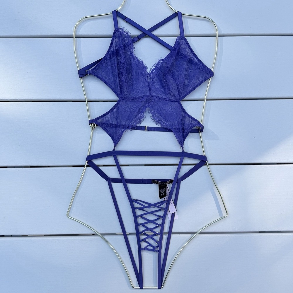 Victoria's Secret Very Sexy Strappy Lace Crotchless Open Back Purple Teddy S NWT